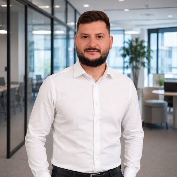 Adrian Kaczor - Specjalista ds. eksportu w firmie LAMA